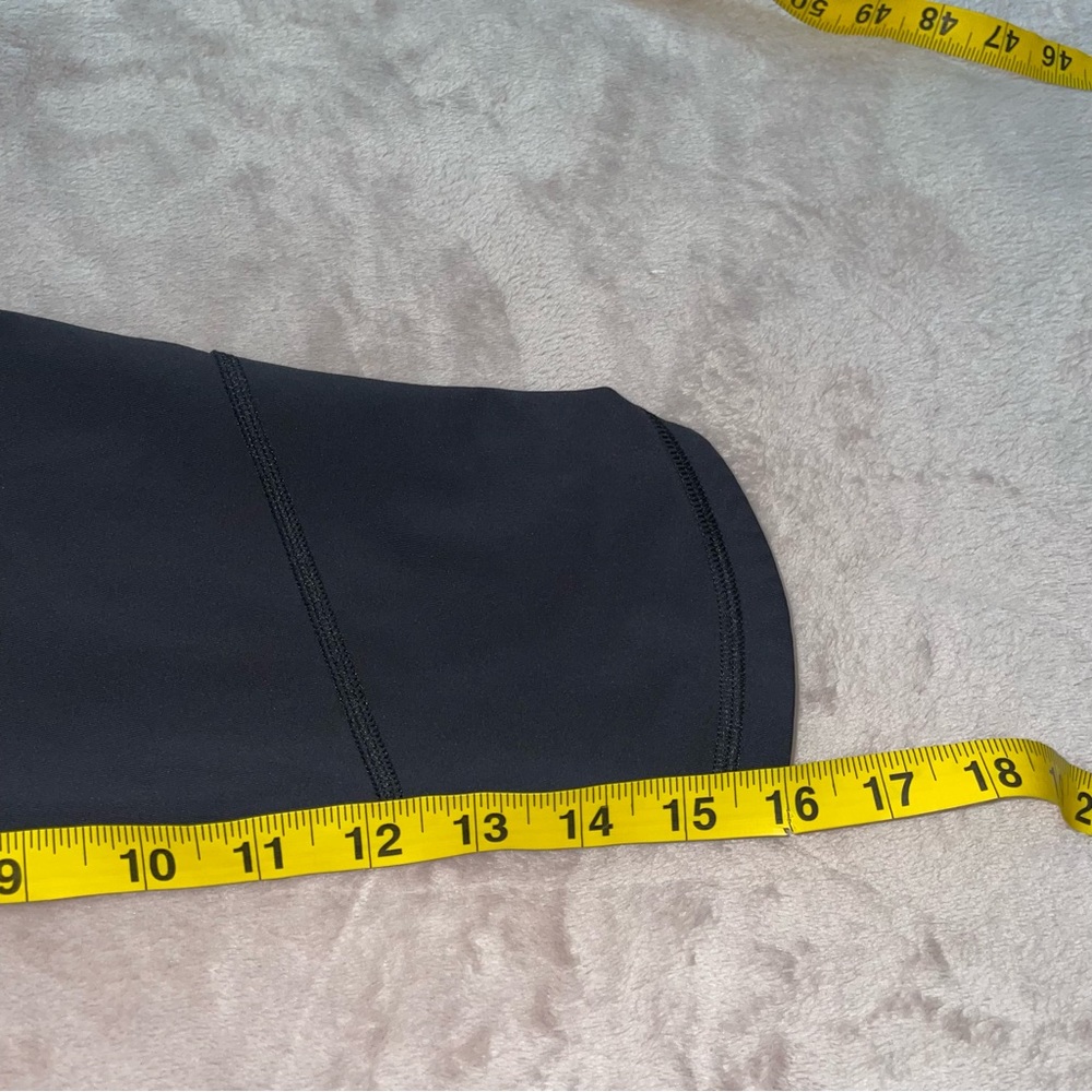 Lululemon crop leggings size 2 - Picture 10 of 10
